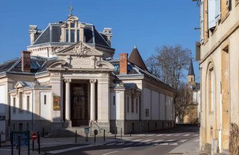 Во Франции ограбили музей фарфора, ущерб оценивается в 9,5 млн евро