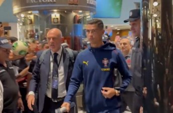 Ronaldo İrəvana gəldi...- Yeniyetmə qız polis səddini aşaraq onun qaldığı otelə girdi və...+VİDEO