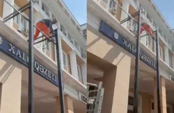 Bakıdakı memarlıq abidəsinin fasadına vurulan konstruksiyalar sökülür - RƏSMİ