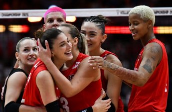 Türkiyənin qadın voleybolçuları ilk dəfə dünya çempionatının finalında