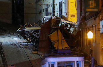На месте крушения фуникулера в Лиссабоне нашли оборванный трос