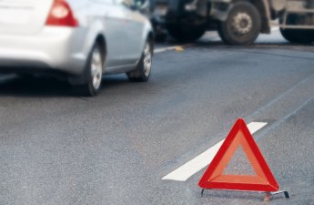 В Товузе спасатели извлекли женщину-водителя из деформированного после ДТП автомобиля