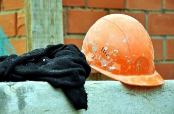 Ev uçub, usta dağıntılar altında qalaraq ölüb