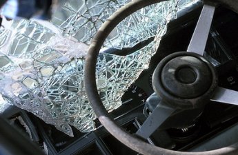 В Баку микроавтобус столкнулся с легковым автомобилем, есть пострадавшие