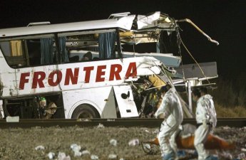Qatarla avtobus toqquşdu -  Ölənlər və 40-dan çox yaralı var
