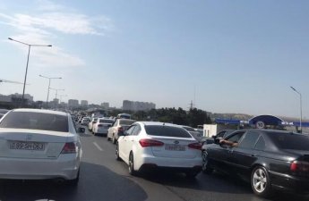 Авария на автодороге Баку-Сумгайыт вызвала заторы-ВИДЕО