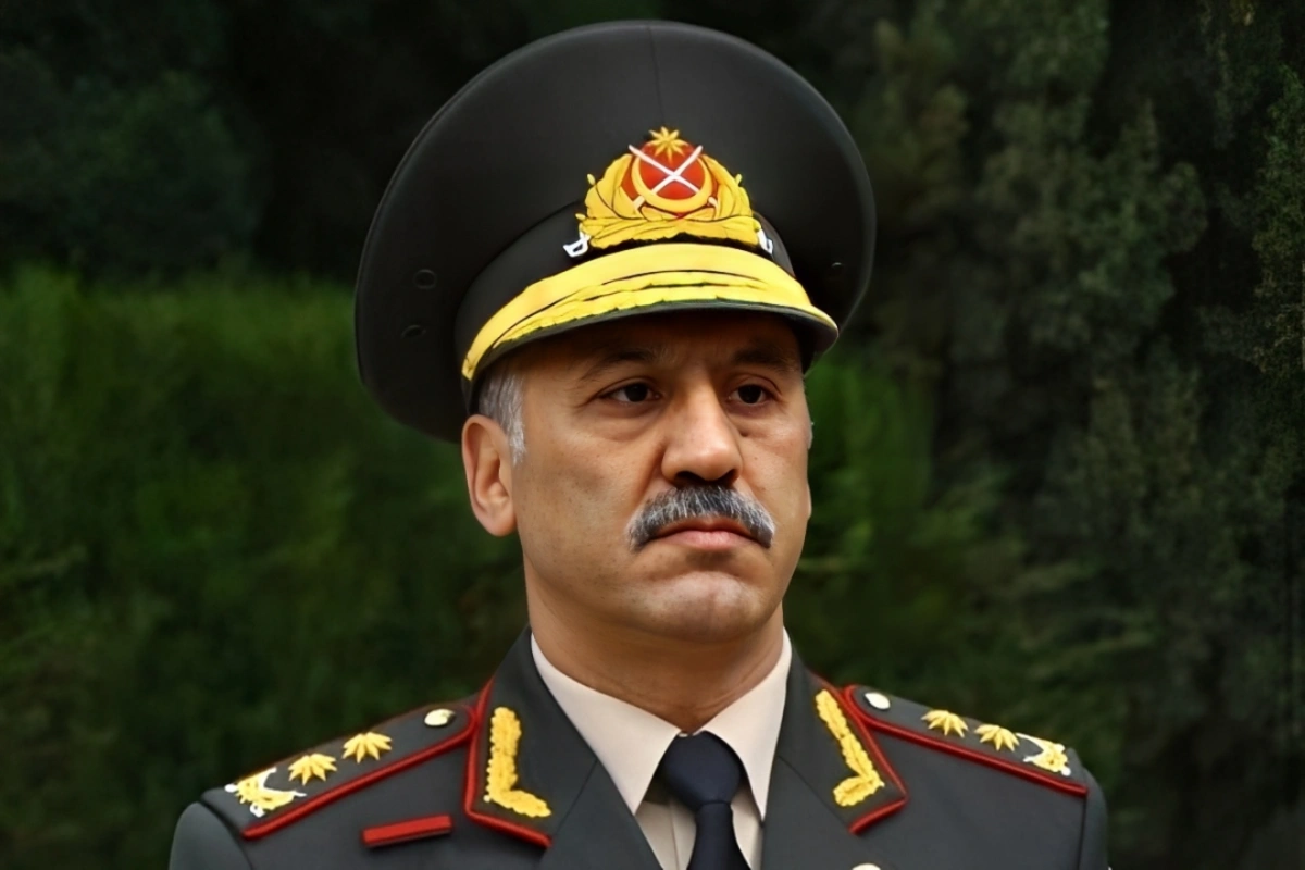 Daxili Qоşunların kоmandanı: 