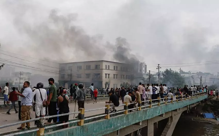 Nepalda iğtişaşların baş verdiyi şəhərlərə qoşun yeridildi