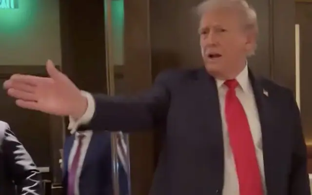 Активисты сорвали ужин Трампа в ресторане