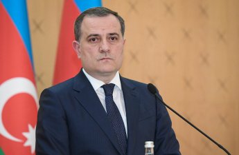 Ceyhun Bayramov pakistanlı həmkarı ilə regiondakı vəziyyəti müzakirə edib