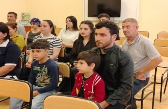 İlk köç karvanı Hadrut qəsəbəsinə çatıb, açarlar təqdim edilib - FOTO