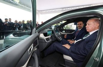 Эрдогану подарили новый автомобиль-ВИДЕО