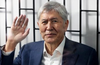 Семью Атамбаева принудительно выселяют из дома
