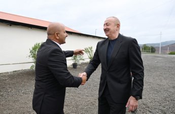 Prezident Sos sakininin evində oldu - FOTOLAR