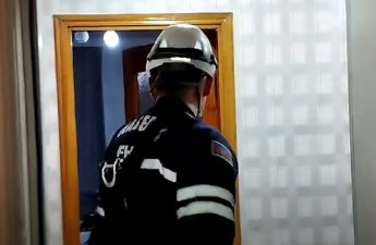 Evdə köməksiz vəziyyətdə qalan azyaşlı xilas edildi