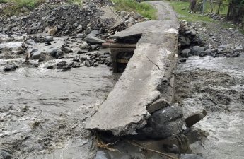 Река вышла из берегов и разрушила мост в Балакенском районе