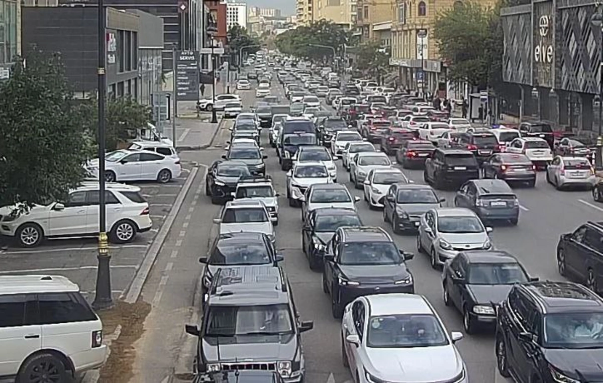 Bakı yollarında nəqliyyatın sıxlığı müşahidə olunur - SİYAHI