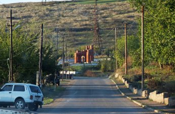 В поселок Гырмызы Базар вернулись 10 семей
