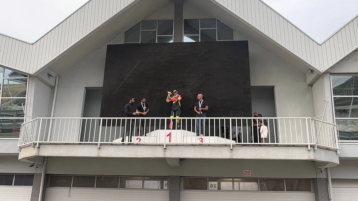 Azərbaycanlı motoidmançı Anar Məmmədov Gürcüstanda zirvəyə qalxdı - FOTO