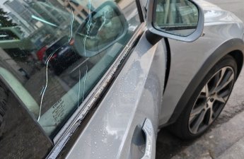 Deputatın avtomobili atəşə tutuldu - FOTO