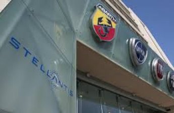 СМИ: Stellantis отозвал более 755 тыс. автомобилей из-за возможной утечки топлива