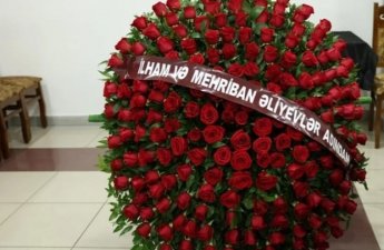 Prezident və Birinci xanım xalq artistinin vida mərasiminə əklil göndərdilər