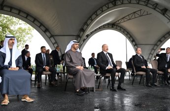 Azərbaycan və BƏƏ prezidentləri Cıdır düzündə Qarabağ atlarının şousunu izləyiblər - FOTO
