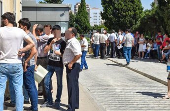 “Təhsil haqqı və kirayə qiymətlərinin getdikcə artması tələbə valideynlərini ağır yük altında qoyur...”