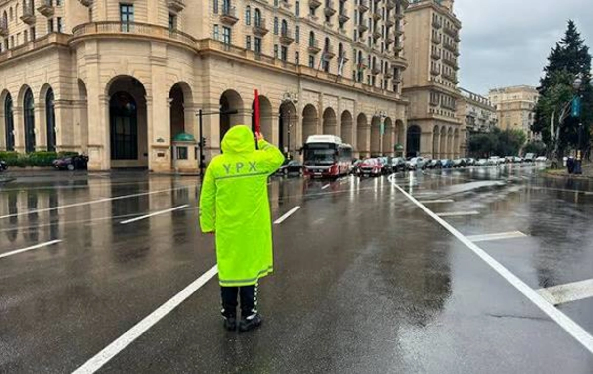 Yol Polisi yağıntılı hava şəraiti ilə bağlı sürücülərə müraciət etdi