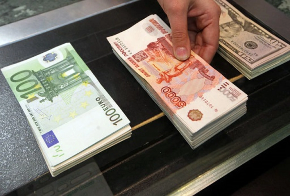 Avro bahalaşdı, rubl ucuzlaşdı, dollar isə... - MƏZƏNNƏ
