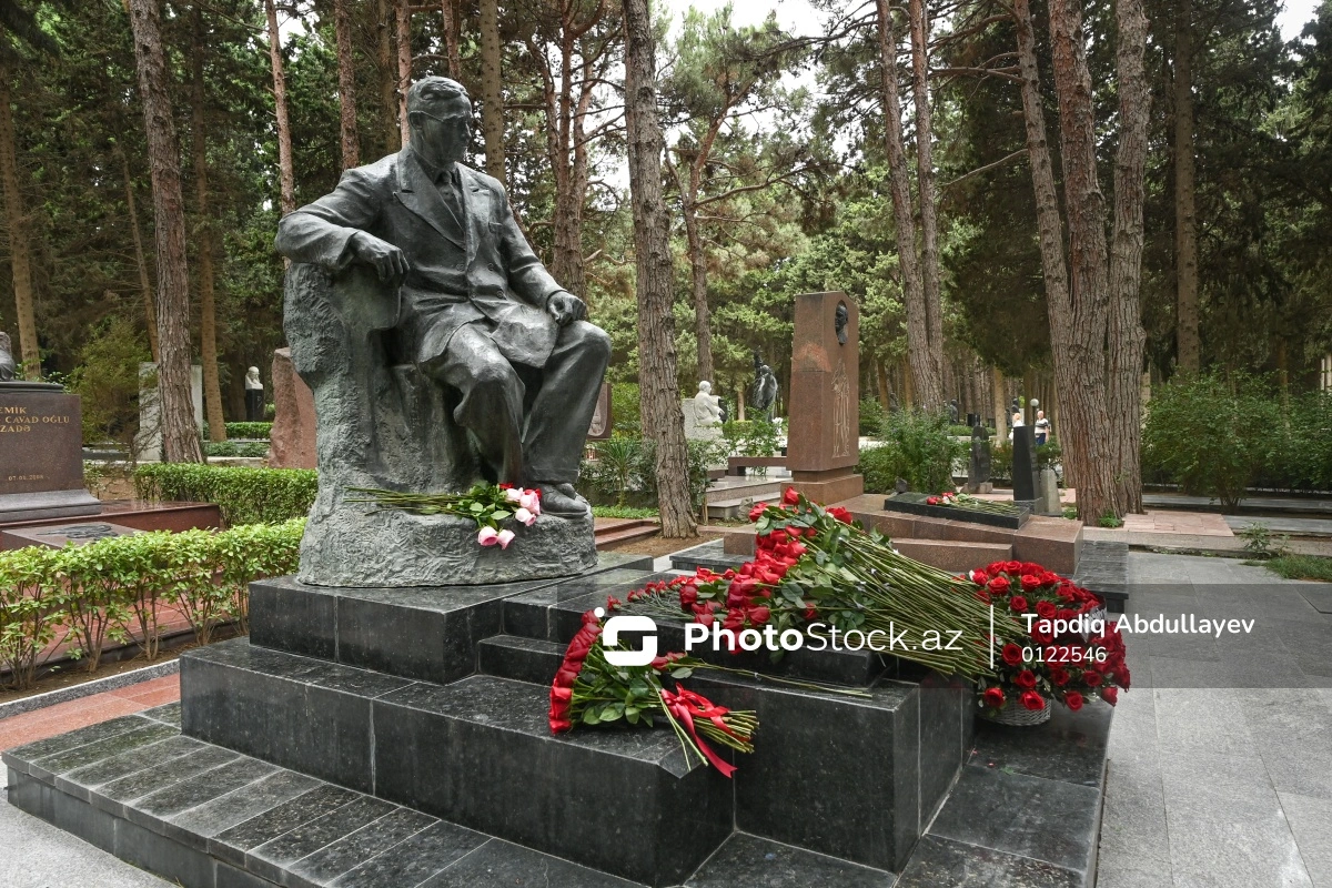 В Баку почтили память Узеира Гаджибекова