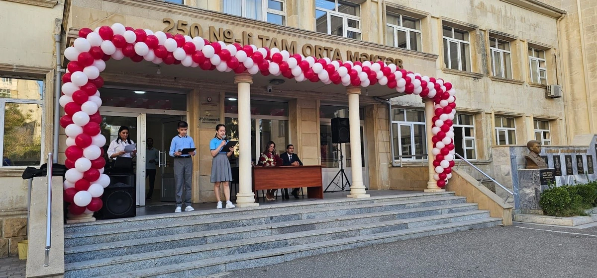 Родители возмущены поборами в бакинской школе: в учебном заведении проведена проверка