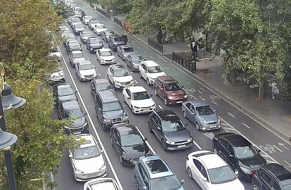 Paytaxtın bu yollarında tıxac var - SİYAHI