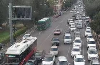 В Баку на ряде основных улиц и проспектов затруднено движение транспорта