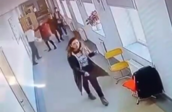 Lənkəranda direktor müavini şagirdi və xadiməni döydü - VİDEO