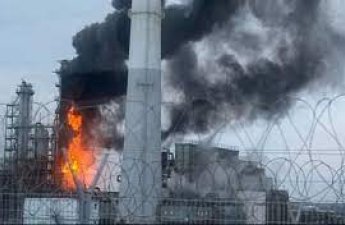 В Росии горит крупнейший нефтехимический комплекс после атаки дронов