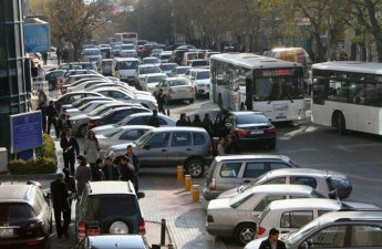 Bu ərazidə avtomobil saxlayan sürücülərin NƏZƏRİNƏ - 40 manat cərimə oluna bilərsiniz
