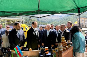 Kəlbəcərdə Bal Festivalı keçirilir - FOTO