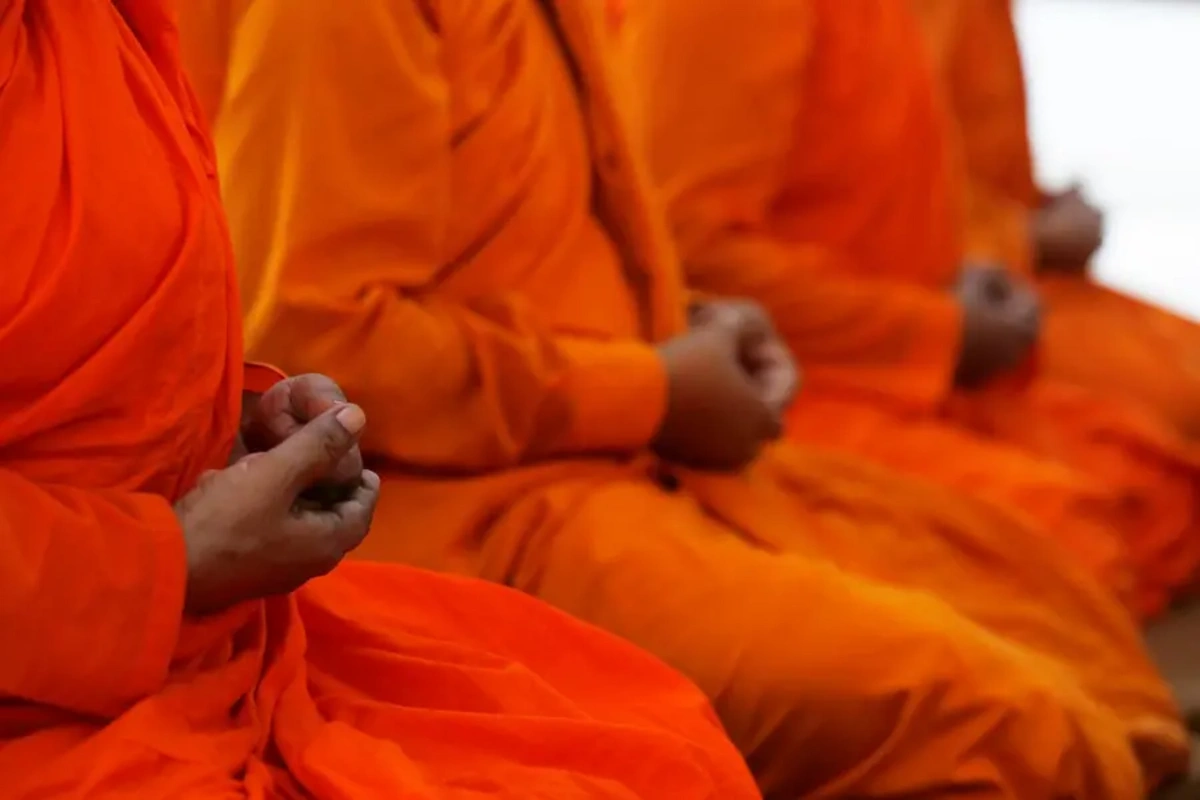 Şri-Lankada kanat yolunda vaqon düşdü: Buddist rahiblər həlak oldular - FOTO/VİDEO