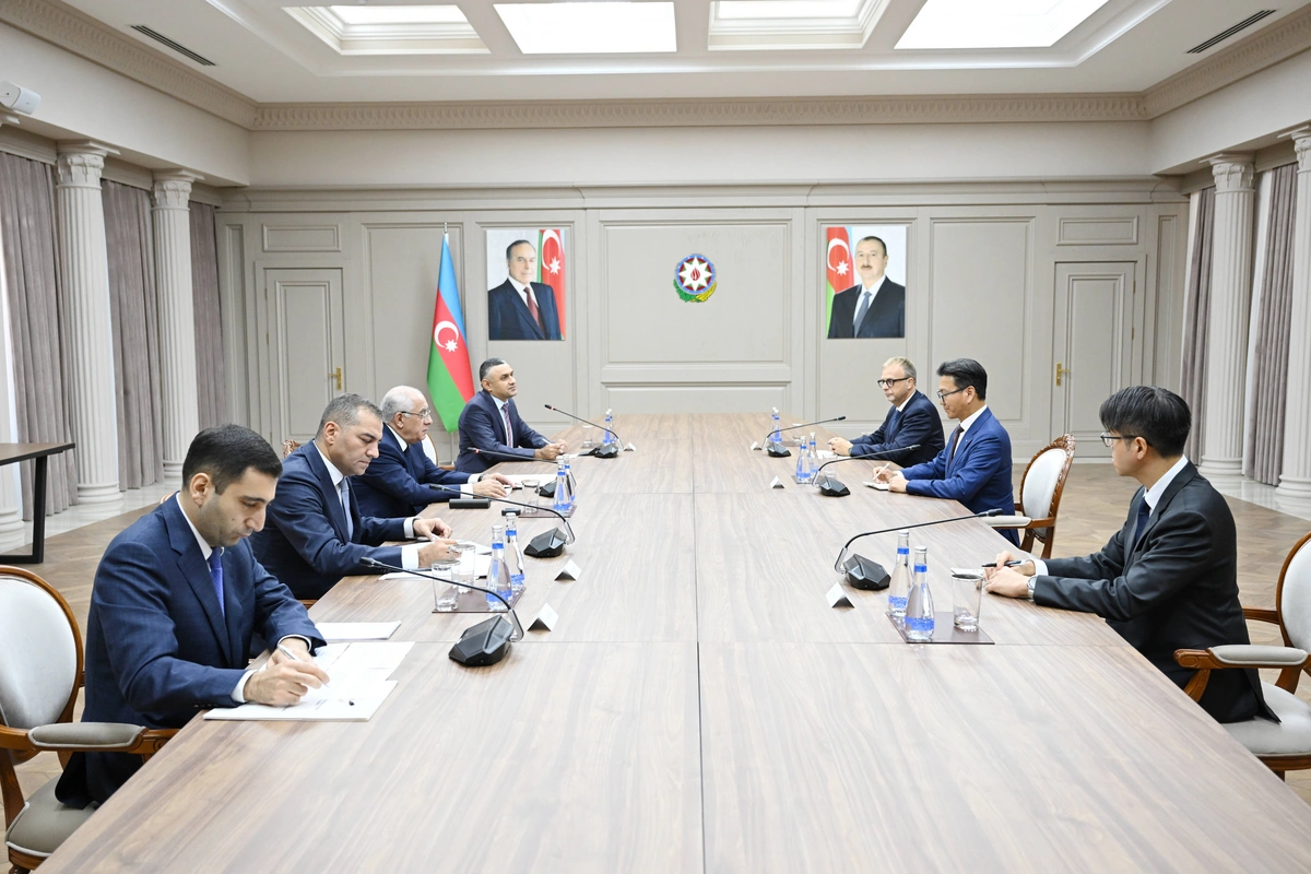 Baş nazir Əli Əsədov Beynəlxalq Konkisürmə Birliyinin prezidenti ilə görüşüb
