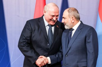 Пашинян и Лукашенко пожали друг другу руки, несмотря на напряженность в отношениях