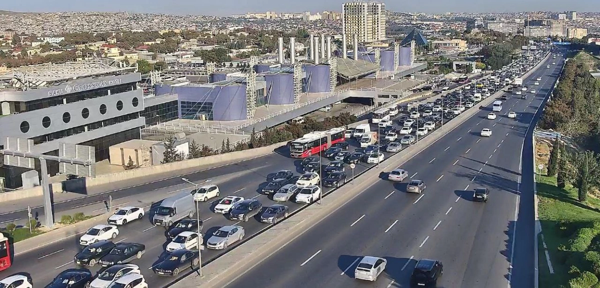 Bakının bu yollarında sıxlıq var - SİYAHI