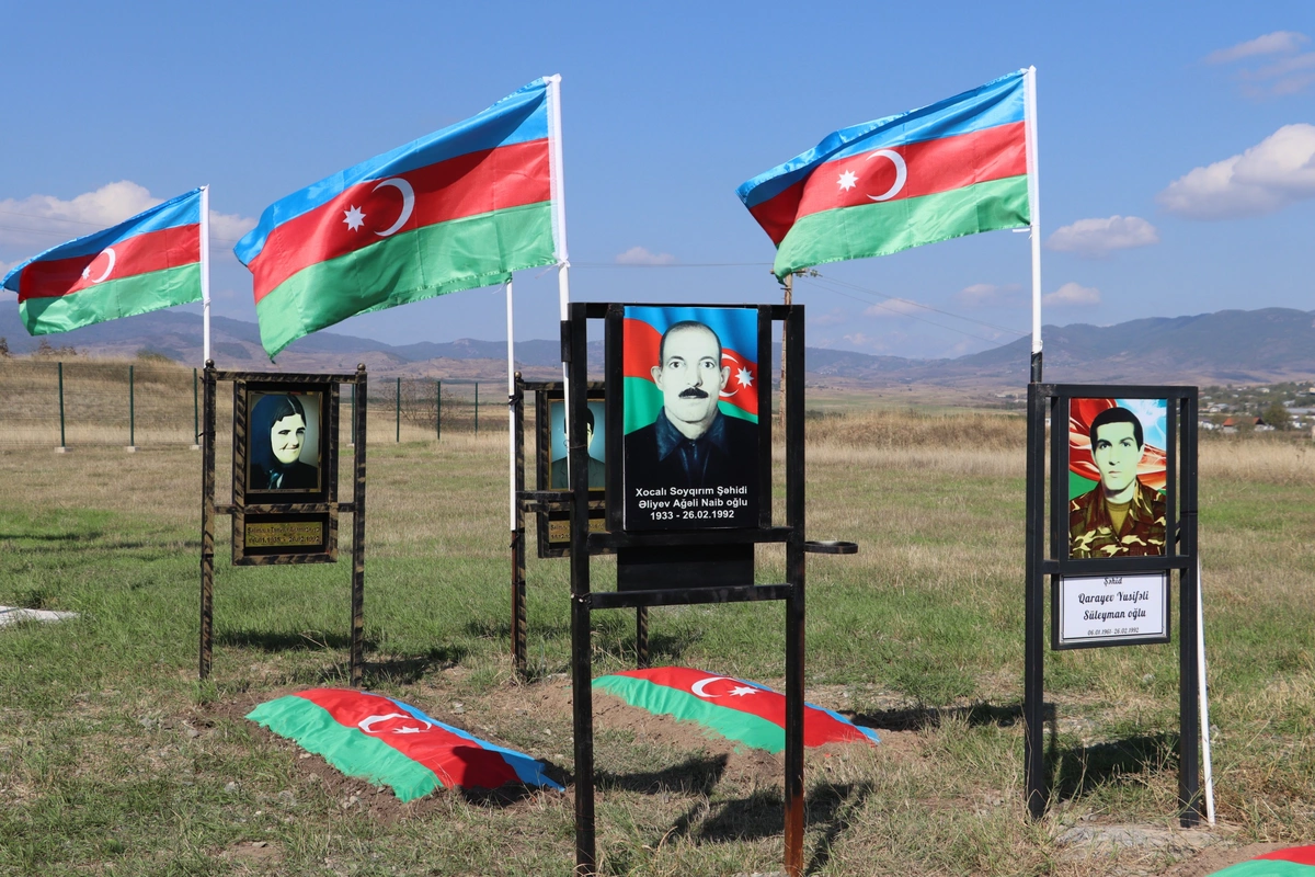Anım Günü ilə bağlı Xocalı şəhər Şəhidlər xiyabanı ziyarət olunub - FOTOLAR