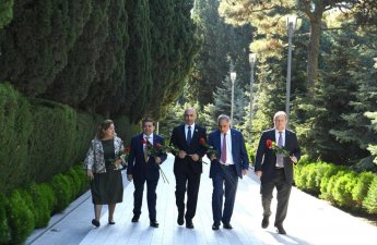 Çilili parlamentarilər Ulu Öndərin məzarını və Şəhidlər xiyabanını ziyarət ediblər - FOTO