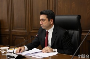 Ален Симонян допустил вероятность подписания мирного договора до конституционных реформ