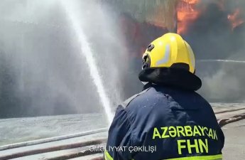 На складе в поселке Ашагы Гюздек произошел сильный пожар - ОБНОВЛЕНО