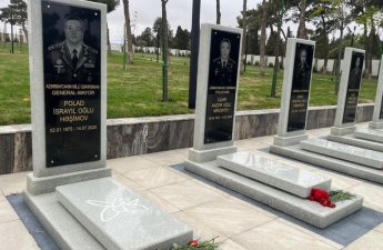 Началось посещение 2-й Аллеи шехидов по случаю 5-й годовщины Отечественной войны