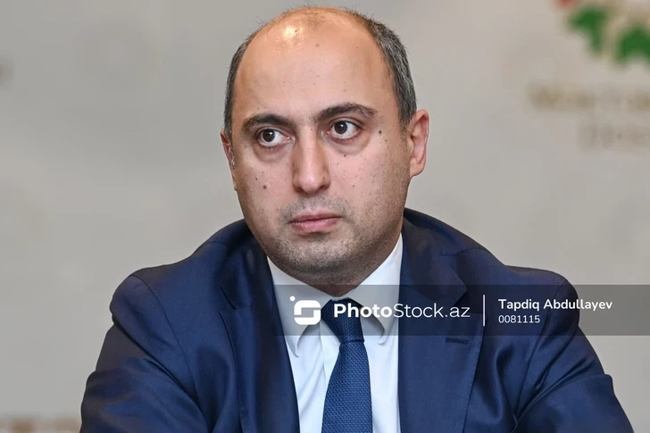 Эмин Амруллаев призвал СМИ и общественность контролировать ситуацию с поборами в школах