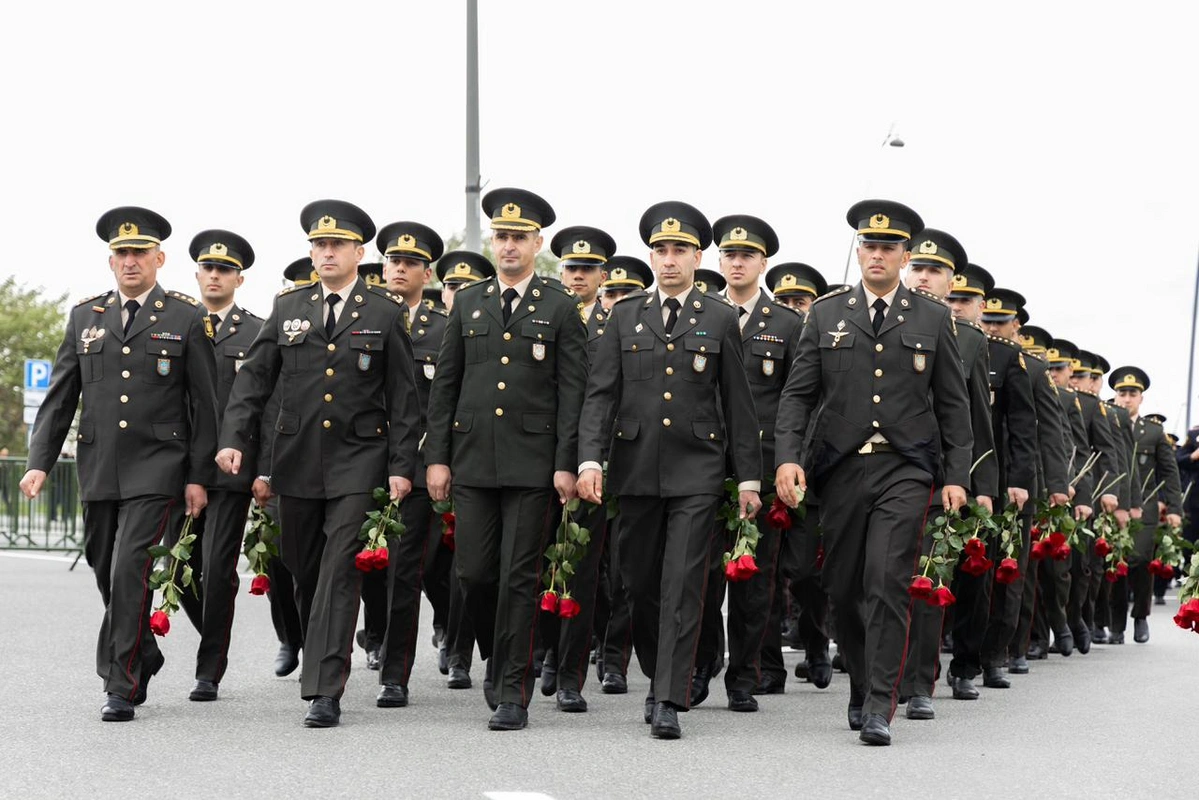 DİN-in hərbi qulluqçuları və polis əməkdaşları Zəfər parkını ziyarət ediblər - VİDEO