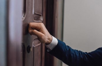 SSRİ-də niyə qapılar içəri açılırdı? - QƏRİBƏ SƏBƏB